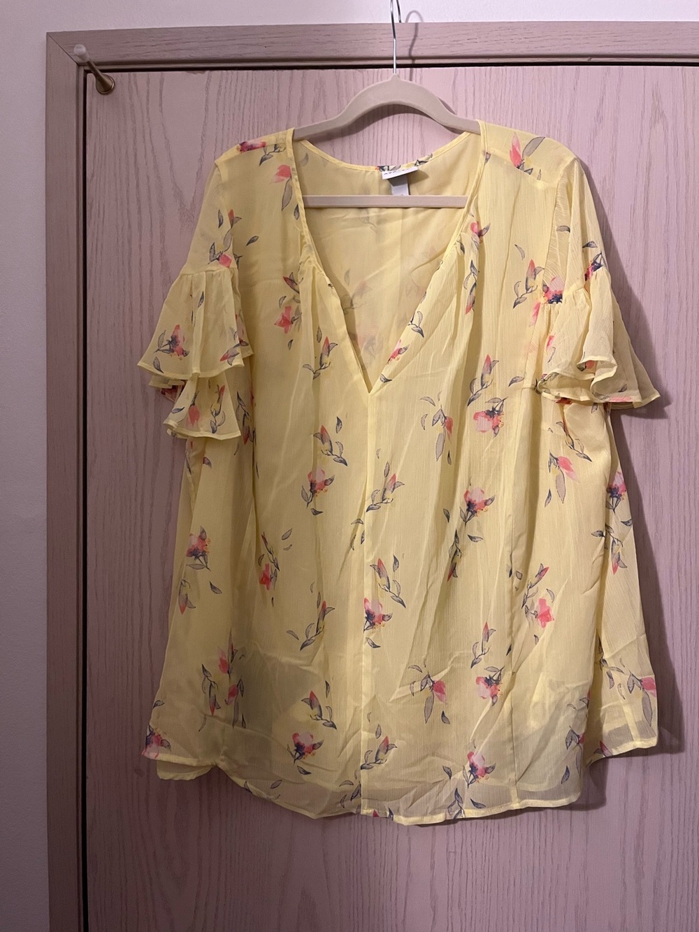 Ava & Viv Yellow Floral V-Neck Ruffle Sleeve Blouse